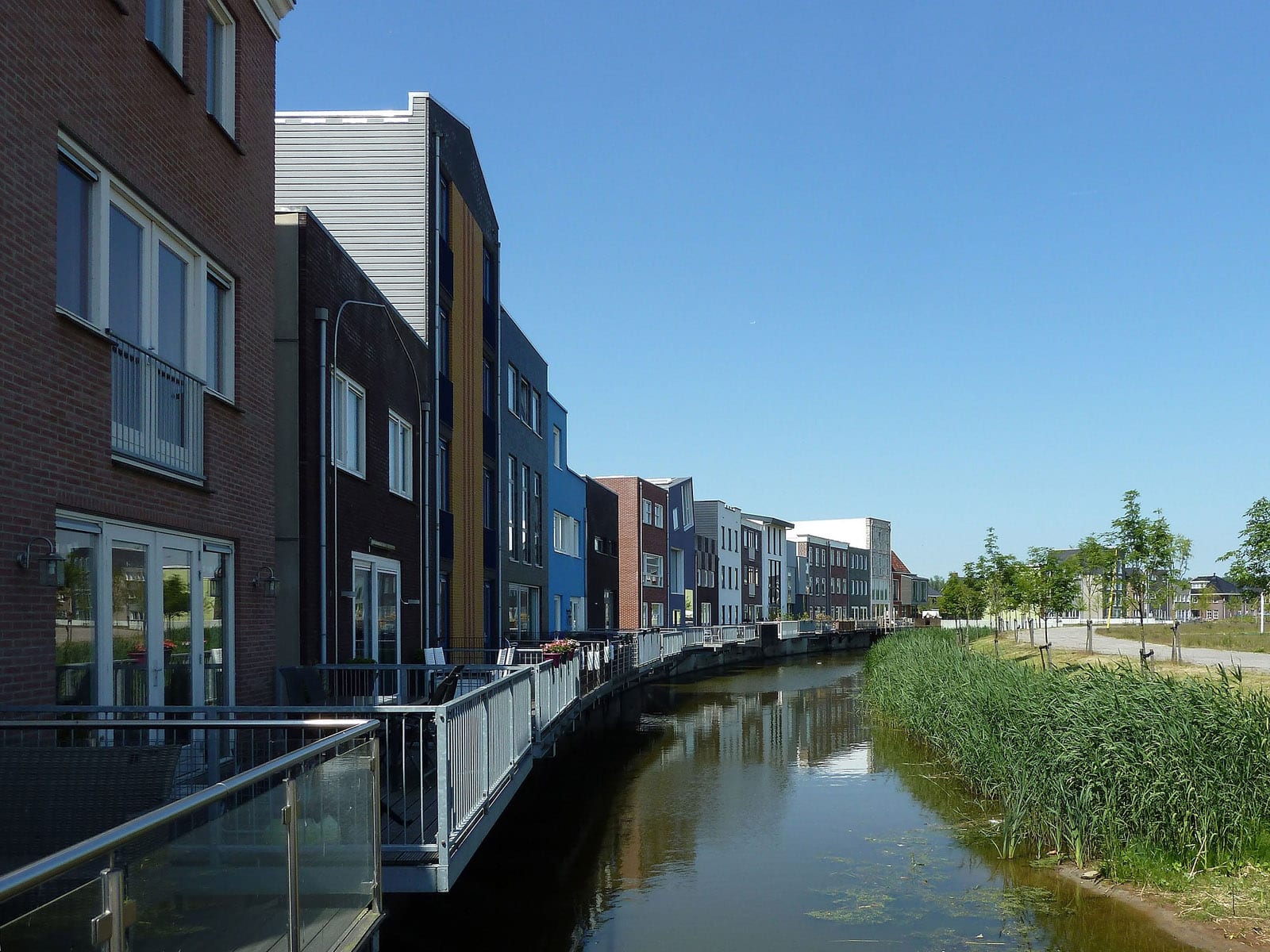 Waterside living in Almere, The Netherlands - Photo Leuk - Wikipedia copie